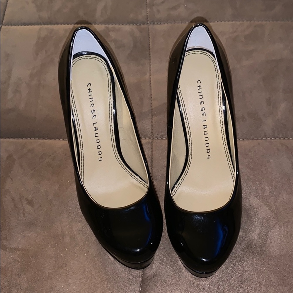 Chinese Laundry Heels in black